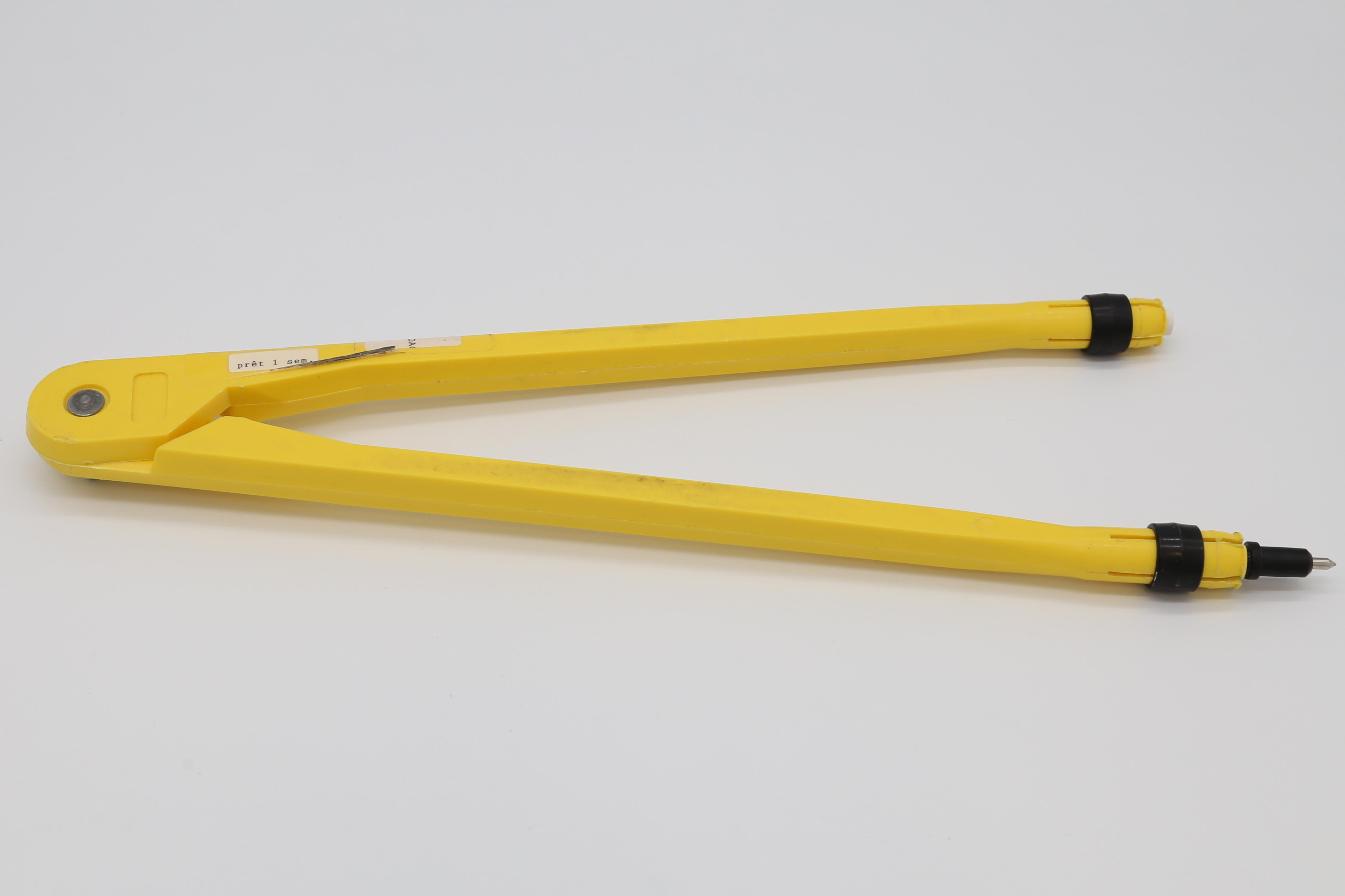 Nouveau compas jaune 2.1.JPG
